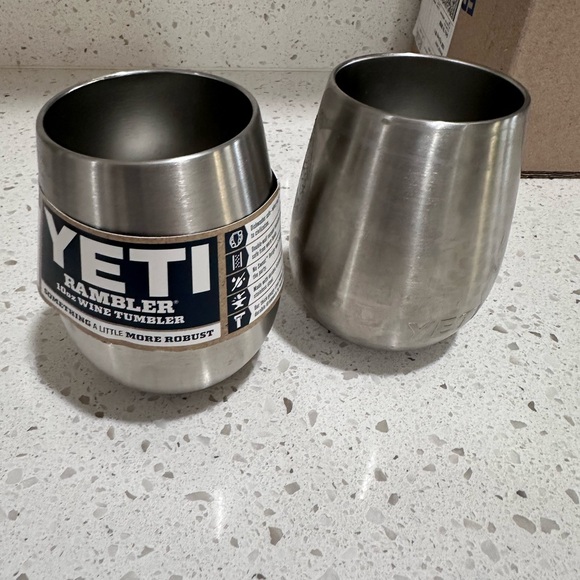 🌻 Set of 2 Yeti Rambler Wine Tumbler Cups 16oz - Picture 3 of 9